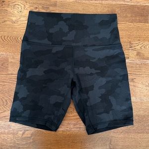 Lululemon - Wunder Train - Black Camo - 8 inch Biker Shorts - Size 8